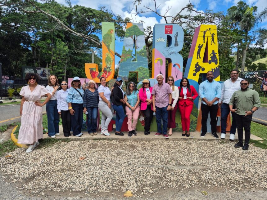 3. miembros de adompretur visitaron jarabacoa.