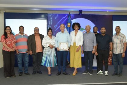 2. raysa feliz, ramón chávez, esmil de jesús hernández, sarah hernández, cristina rosario, osvaldo soriano, abraham núñez, héctor méndez