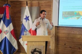 lic. francisco de león expone sobre app