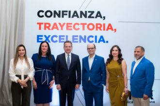 annerys meleěndez, ivonne calderoěn, viěctor bisonoě, tony ramos, jenny castillo y meělido marte