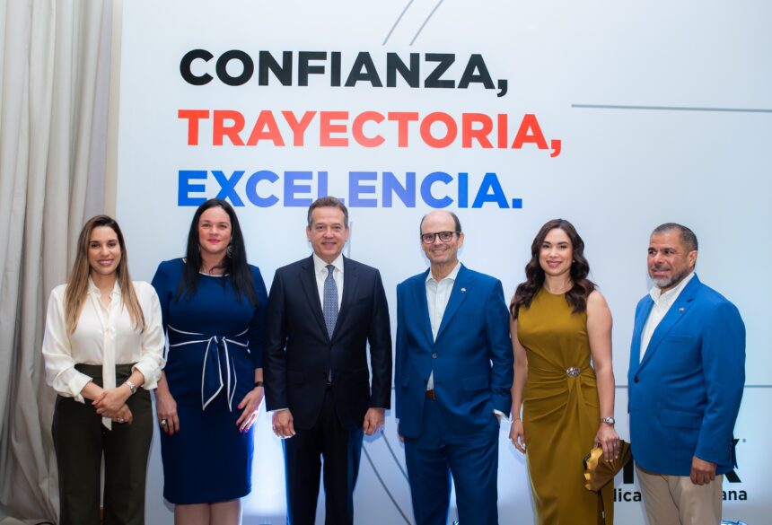 annerys meleěndez, ivonne calderoěn, viěctor bisonoě, tony ramos, jenny castillo y meělido marte